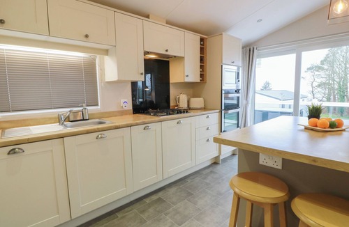 Wemyss Bay Cottage | ARGYLL VIEW LODGE, family friendly, with a garden in Wemyss Bay