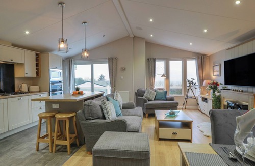 Wemyss Bay Cottage | ARGYLL VIEW LODGE, family friendly, with a garden in Wemyss Bay