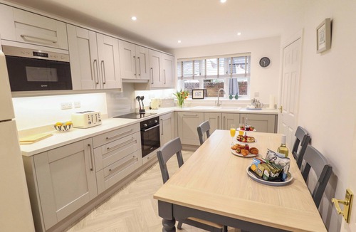 Beverley House | ARMSTRONG COTTAGE, family friendly, with a garden in Beverley
