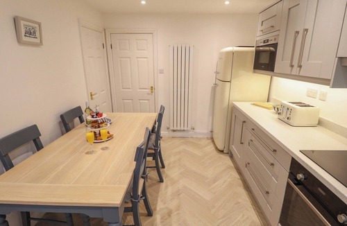 Beverley House | ARMSTRONG COTTAGE, family friendly, with a garden in Beverley