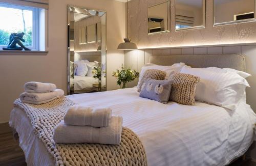 Isle of Arran House | Arran Shores Luxury Shorefront Garden Terrace Apartment 7