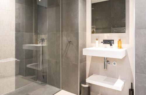 Isle of Arran House | Arran Shores Luxury Shorefront Penthouse Suite 10