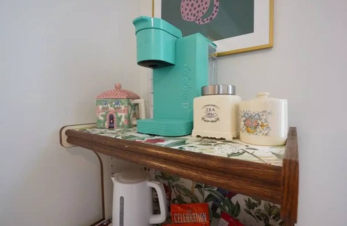 Cornwall House | Art Deco Den: Crib | Pet | Free Prkg | Fire TV