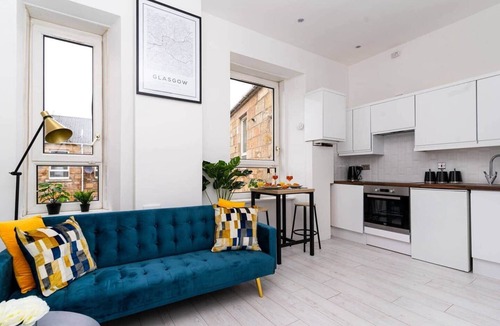Glasgow Westend Apartment | Arthur 2 Bed Home |Sleeps 4 Guest|Parking|3 Beds|Glasgow
