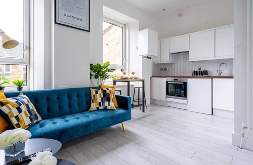 Glasgow Westend Apartment | Arthur 2 Bed Home |Sleeps 4 Guest|Parking|3 Beds|Glasgow