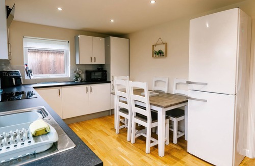 Brigg Cottage | ASPEN LODGE, with hot tub in Brigg