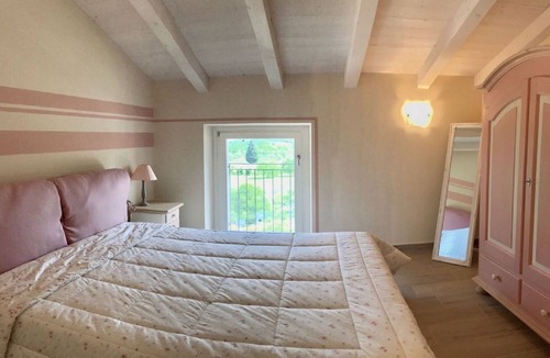 Ponti sul Mincio Apartment | Attic lake view immersed in the Morenic hills