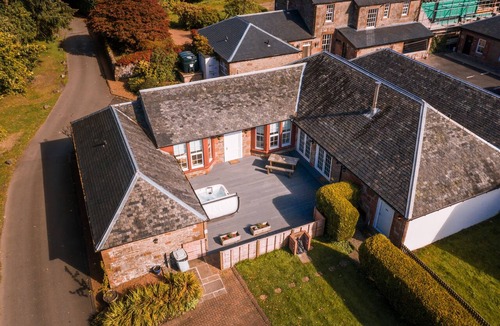 Arden Cottage | Auchendennan Farm Cottage - sleeps 6 guests in 3 bedrooms