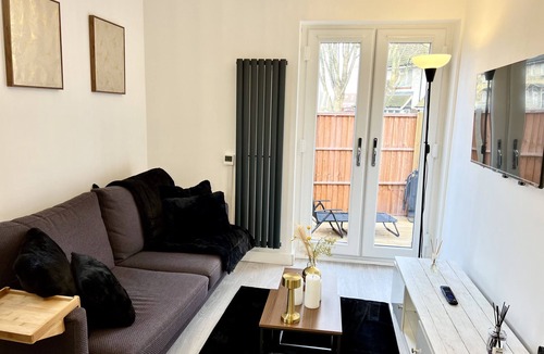 Custom House House | Auracasa Monarch suite