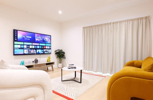 Docklands Apartment | Austin David Executive Royal Wharf