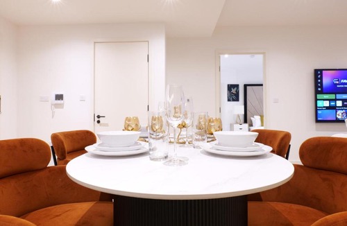 Docklands Apartment | Austin David Executive Royal Wharf