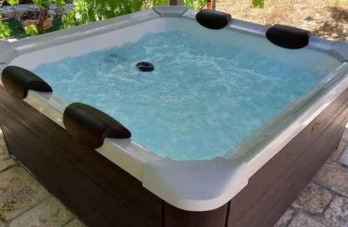 Locorotondo Cottage | Authentic Stone Villa with Hot Tub | Valle d'Itria View | Near Alberobello & Sea