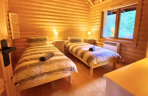 Lerags House | Avich View Traditional Log Cabin on Loch Avich - Stunning Location, Pet Friendly