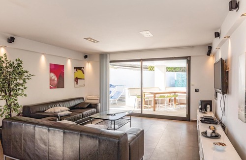 Bon Relax House | Awesome home in Sant Pere Pescador