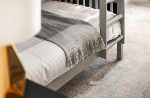 Barnhill Apartment | Awesome Wembley Apartment Sleeps 11