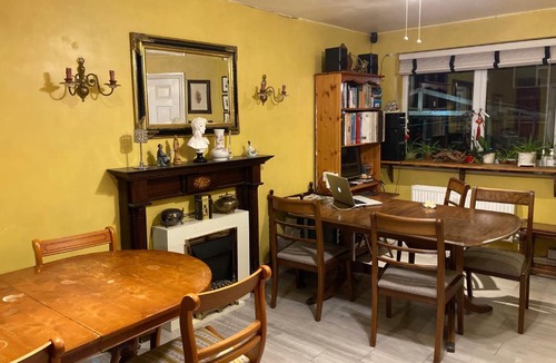 Ashton-under-Lyne Bed & Breakfast | B4-Jacks Court