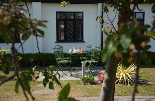 Thorpeness Cottage | Badminton, Thorpeness