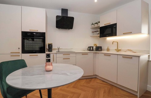 Beverley Cottage | BAKER'S COTTAGE, luxury holiday cottage, with a garden in Beverley