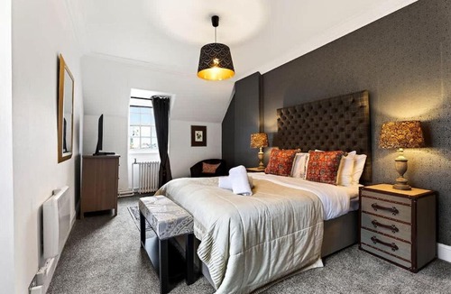 Paisley Apartment | Balgonie House on Acer Crescent