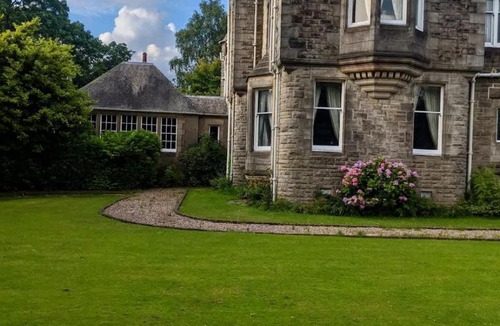 Paisley Apartment | Balgonie House on Acer Crescent