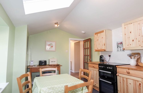 Strathpeffer Cottage | BALNAIRD FARMHOUSE, family friendly, with a garden in Strathpeffer