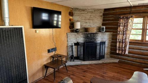 Rosedale House | Balsam Lake - 2-Bedroom Cabin in Kawartha #11