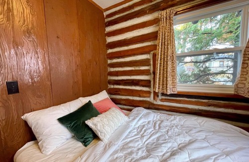 Rosedale Cottage | Balsam Lake Villa Cottages: 3-Bedroom Cottage #10