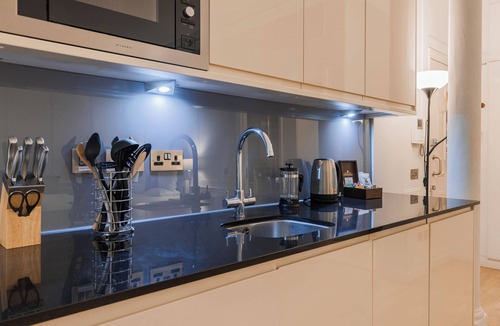 Bridge Apartment | Bank Serviced Apartments LovelyStay
