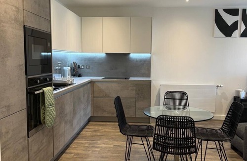 Gascoigne Apartment | Barking Bliss - Bright Apartment with City Views