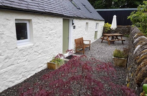 Dunblane Cottage | Barn Cottage Sleeps 4 (2 Bedrooms)