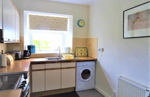 Sandyhills Cottage | Barnacle - a cottage that sleeps 4 guests in 2 bedrooms