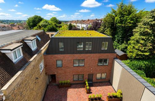 High Barnet Apartment | Barnet Luxe 2 Bedroom Penthouse