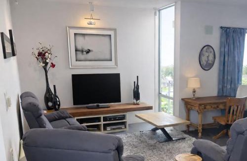 Timaru Central Apartment | Bayview Escape - Timaru's Most Sought-After Location