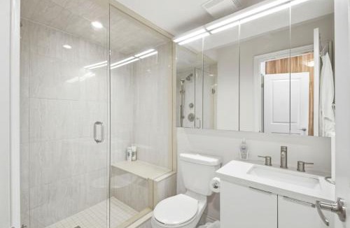 Lawrence Park Apartment | Bayview Townhouse 2BR & Parking