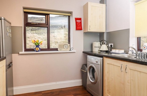 Sutton-in-Craven Cottage | BAYWOOD COTTAGE, character holiday cottage in Cowling