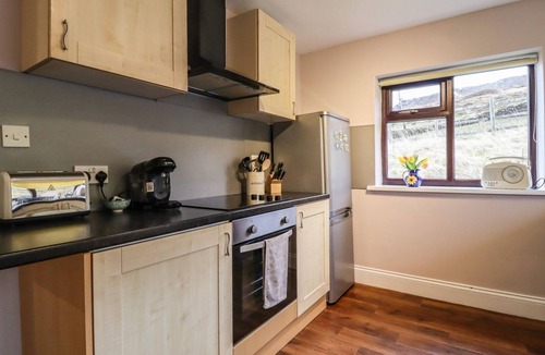 Sutton-in-Craven Cottage | BAYWOOD COTTAGE, character holiday cottage in Cowling