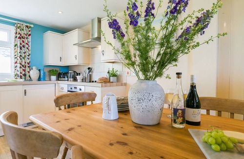 Dinas Cottage | Beach Bungalow - sleeps 6 guests in 3 bedrooms