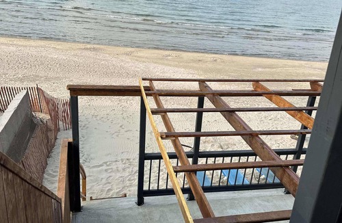 Crystal Beach House | Beach Front Family Cottage Ping Pong & Karaoke!