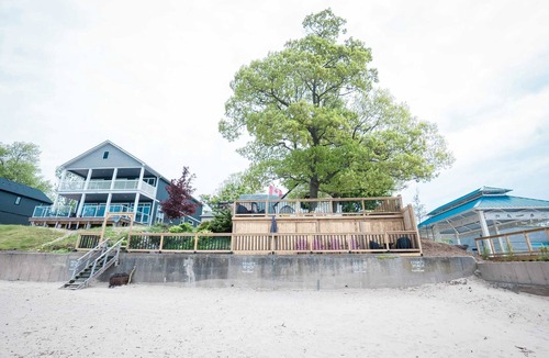 Crystal Beach House | Beach Front Family Cottage Ping Pong & Karaoke!