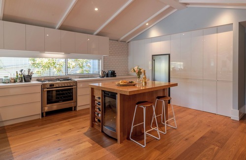 Akaroa Cottage | Beach View Retreat - Akaroa Holiday Apartment