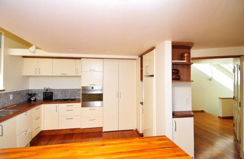 Britannia Heights House | Beach Views Holiday Home