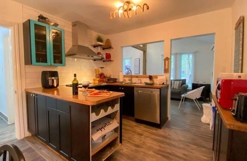 Plympton-Wyoming Cottage | *Beach Walk, Hot Tub & Private Pickleball Gem*