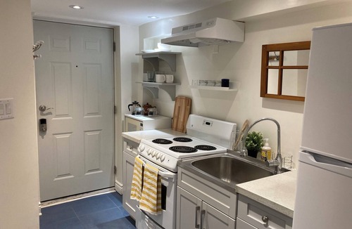 The Beach Triangle Apartment | Beaches - Fresh and cozy guest suite in great location