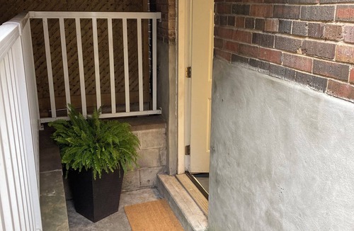 The Beach Triangle Apartment | Beaches - Fresh and cozy guest suite in great location