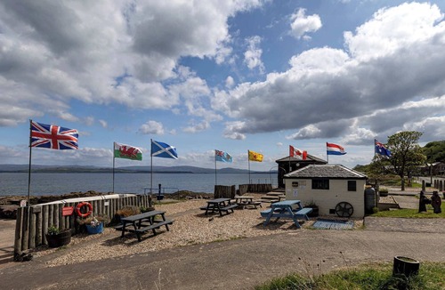 Kilchattan Bay Apartment | Beachfront Apartment with Stunning Sea Views