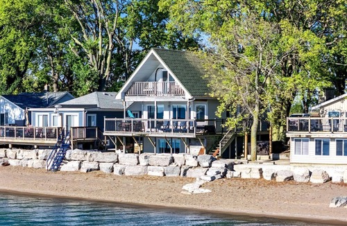 Leamington Cottage | Beachfront Cottage with Stunning Sights in Leamington, Ontario