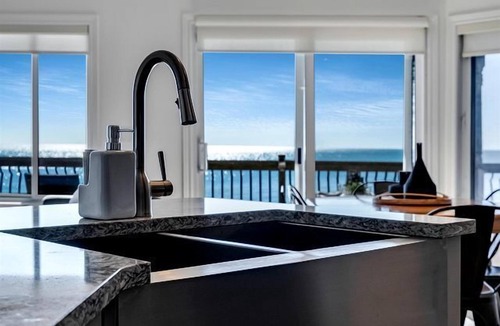 Leamington Cottage | Beachfront Cottage with Stunning Sights in Leamington, Ontario