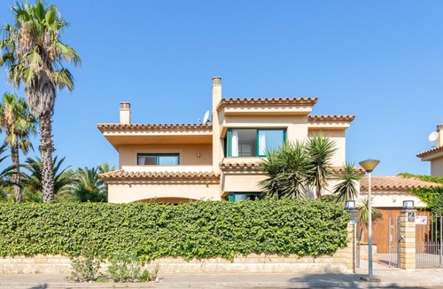 Sant Pere Pescador Villa | Beachfront House: Pool, A/C, Wi-Fi, BBQ, Garden, Sleeps 8, Parking