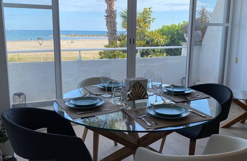 Cunit House | Beachfront Home · 5 Steps to the Sand · Large Private Terrace with Pergola · AC