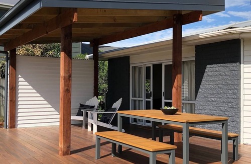 Hokitika House | Beachfront Retreat on Revell - Sunsets & Fire Pit